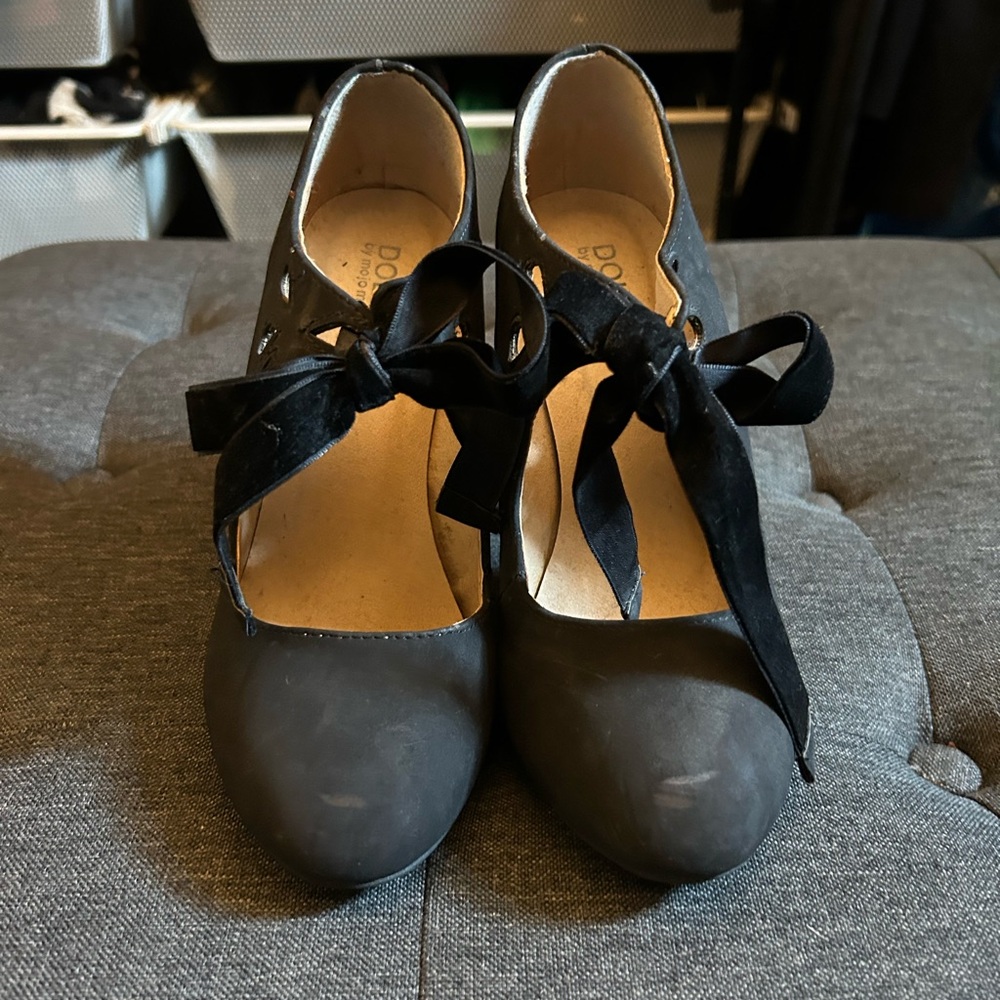 Mojo Moxy Black Heels with Decorative Bow